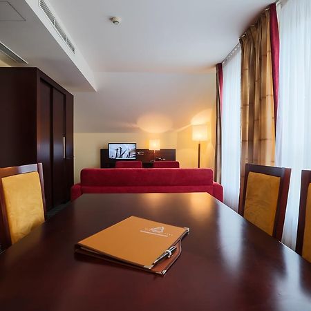 Hotel U Zvonu Pilzno Zewnętrze zdjęcie
