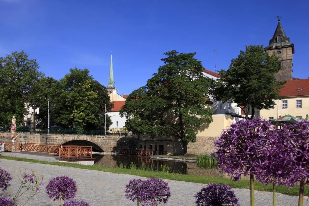Hotel U Zvonu Pilzno Zewnętrze zdjęcie