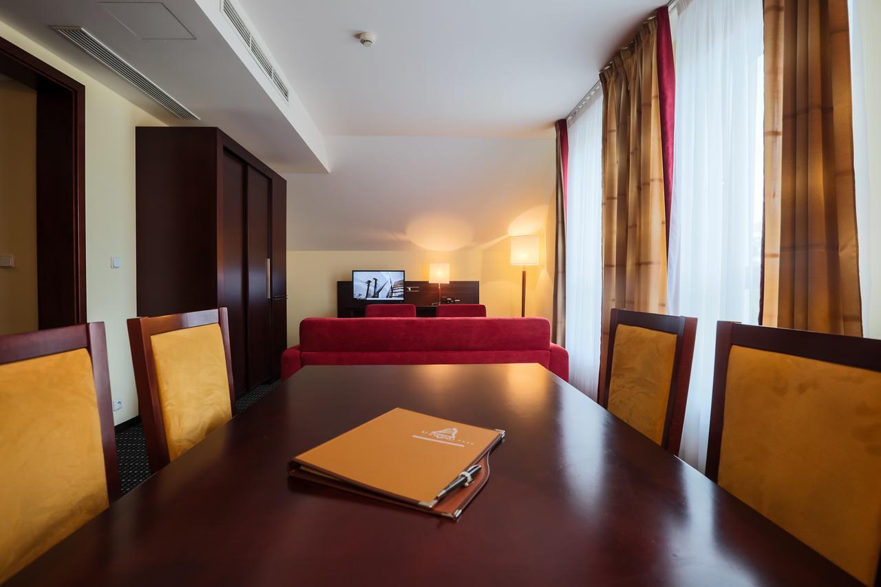Hotel U Zvonu Pilzno Zewnętrze zdjęcie